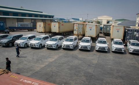 Lexus đầy đường ở Campuchia: Về Việt Nam cũng chẳng rẻ hơn - 1
Lexus LX570 mới có giá trên 230.000 USD tại Campuchia. Ảnh: Henghuyautocars.