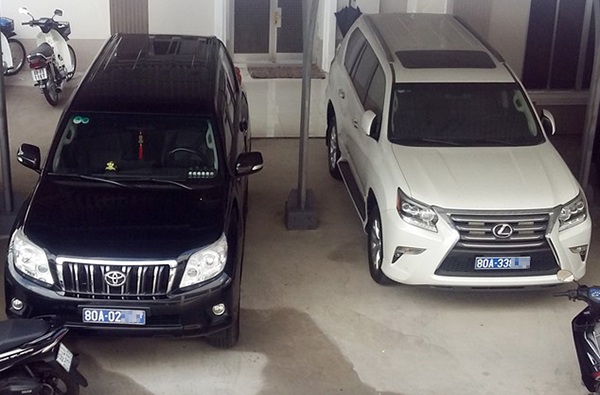 Tặng xe: Doanh nghiệp hào phóng thế. Địa phương vô tư thế - 1