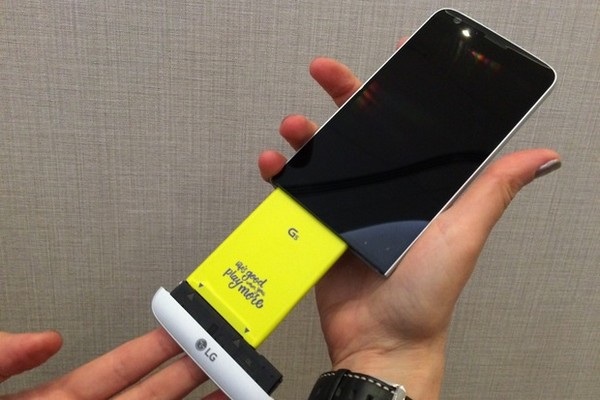 Doanh số smartphone G5 thất vọng, LG lần đầu thua lỗ trong một quý sau 6 năm - 1 LG G5 không đáp ứng được kỳ vọng về doanh số và trở thành “gánh nặng” của LG trong quý vừa qua