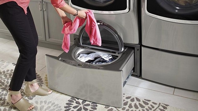 LG mô phỏng thao tác giặt tay trên máy giặt 2 lồng vừa ra mắt tại Việt Nam - 2 Ba mẫu máy giặt LG TWINWash mới đều được đi kèm công nghệ 6 motion mô phỏng chuyển động thao tác giặt tay một cách chính xác.