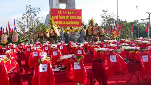 An táng 104 hài cốt quân tình nguyện, chuyên gia Việt Nam hy sinh tại Lào - 3 An táng 104 hài cốt quân tình nguyện, chuyên gia Việt Nam hy sinh tại Lào - 3