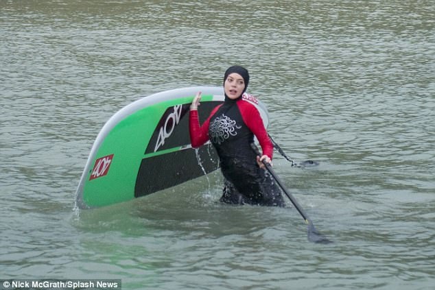 Lindsay Lohan khoe dáng, tắm biển tại Thái Lan - 15 Lindsay Lohan khoe dáng, tắm biển tại Thái Lan - 15