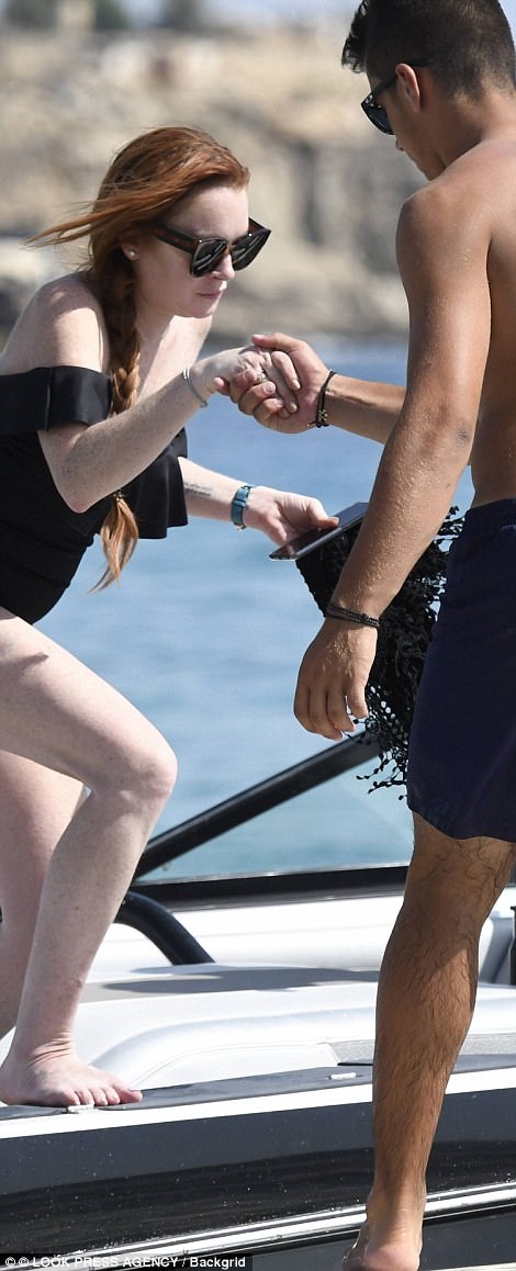 Lindsay Lohan lộ gương mặt già nua so với tuổi 30 - 12 Lindsay Lohan lộ gương mặt già nua so với tuổi 30 - 12