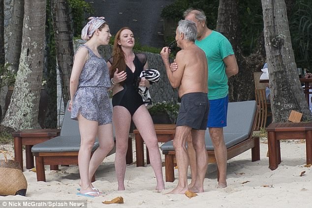 Lindsay Lohan khoe dáng, tắm biển tại Thái Lan - 8
Nữ diễn viên nổi tiếng không còn tham gia đóng phim từ vài năm trở lại đây khi rời khỏi trại cai nghiện vào năm 2013. Cuộc sống của cô khá chìm khi không có một thành tích nào trong sự nghiệp. Năm ngoái, Lindsay vướng ồn ào tình cảm với chàng thiếu gia con nhà tỉ phú người Nga.