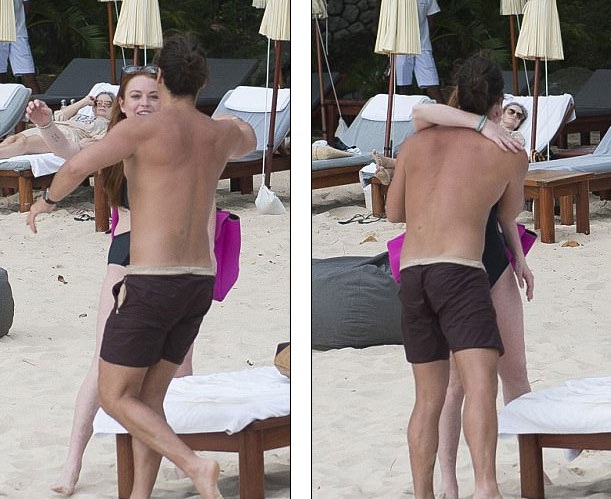 Lindsay Lohan khoe dáng, tắm biển tại Thái Lan - 13
Lindsay vui vẻ ôm hôn một người bạn khác giới mà cô gặp trên bãi biển.