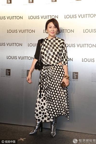 Mới lấy vợ, Quách Phú Thành đã bị phát hiện không đeo nhẫn cưới - 9
Lưu Gia Linh, một người bạn thân thiết của Quách Phú Thành, cũng có mặt tại sự kiện này. Cô không góp mặt trong đám cưới của nam diễn viên họ Quách nhưng gặp anh tại sự kiện, cô đã gửi lời chúc phúc anh.
