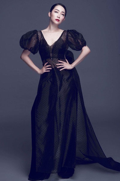 Dù gặp nhiều sóng gió trong thời gian qua, nhưng Linh Nga vẫn giữ được vóc dáng chuẩn cùng diện mạo xinh đẹp.