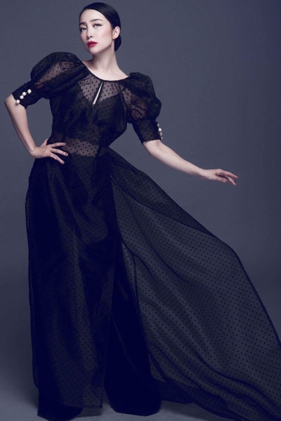 Không chỉ là một nghệ sĩ múa nổi tiếng, Linh Nga còn đắt show quảng cáo, chụp ảnh thời trang.