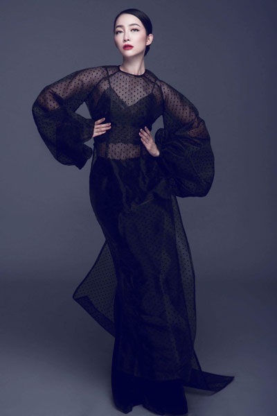 Linh Nga chia sẻ, con gái chính là động lực để cô sống và làm việc trong những ngày qua. Linh Nga cho biết, bé Khánh Linh Linh (tên thật của Luna) sắp vào lớp 1 nên cô tranh thủ thời điểm này để đưa bé đi chơi nhiều hơn.