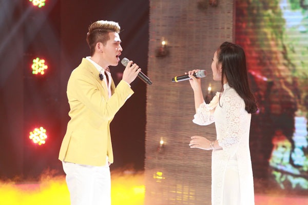 NSND Thu Hiền gật gù trước màn song ca của Quốc Thiên, Linh Phương - 1 NSND Thu Hiền gật gù trước màn song ca của Quốc Thiên, Linh Phương - 1