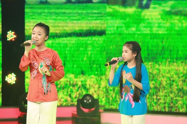 NSND Thu Hiền gật gù trước màn song ca của Quốc Thiên, Linh Phương - 4 Linh Phương- Hiền Trân.