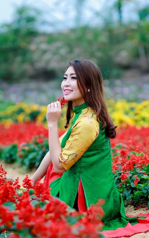 Hoa khôi Hà Giang khoe sắc rạng rỡ đầu Xuân trong tà áo dài - 12 Hoa khôi Hà Giang khoe sắc rạng rỡ đầu Xuân trong tà áo dài - 12
