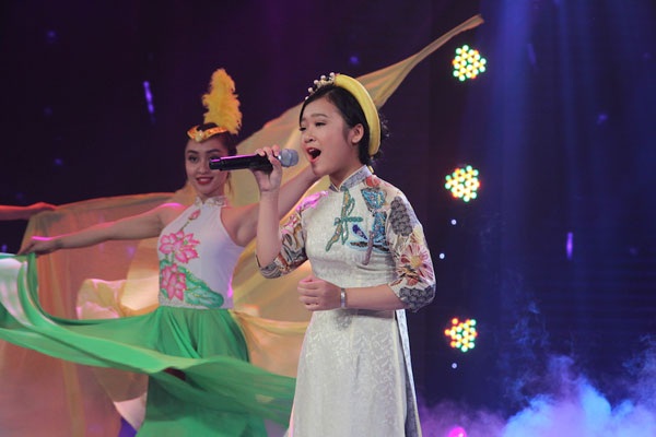 Quang Linh “hốt hoảng” khi nghe cô bé hát Hầu văn Huế - 5 Linh Phương