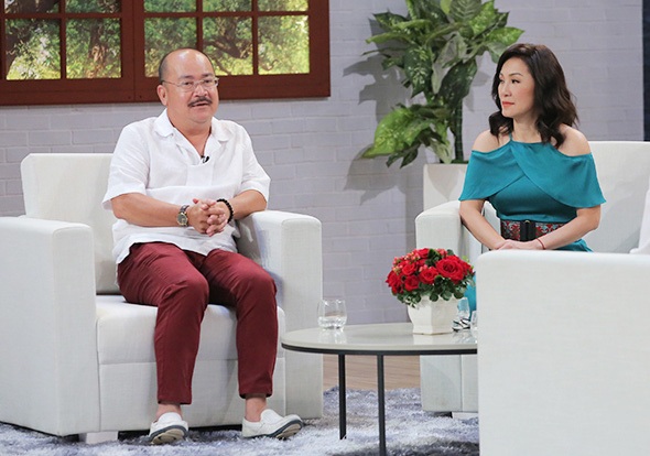 Diễn viên hài Hoàng Sơn lần đầu chia sẻ chuyện từng ngoại tình - 2 Khi được Hồng Đào đặt vấn đề về mẫu người phụ nữ để yêu và cưới, Hoàng Sơn chia sẻ “gu” của mình phải là một người chịu thương chịu khó, biết sẻ chia và luôn lắng nghe, cảm thông và không ai khác Diệp Thanh là một người hội tụ đầy đủ những gì mà Hoàng Sơn mong đợi.