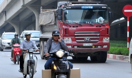 Mua bán “logo xe vua”, thu gần 23 tỷ đồng - 1 15.000 logo “bùa hộ mệnh” xe quá tải đã được bán ra tại Đồng Nai, Bình Dương, TPHCM (ảnh minh họa).