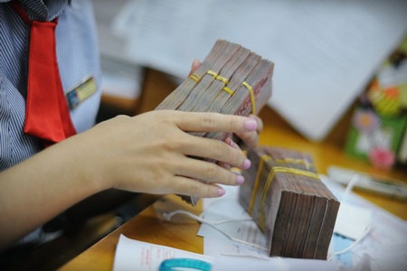 Ngân hàng ồ ạt tăng lãi suất: Kỳ vọng người gửi tiền thay đổi? - 1
Sức ép lên mặt bằng lãi suất đang gia tăng (ảnh minh họa).