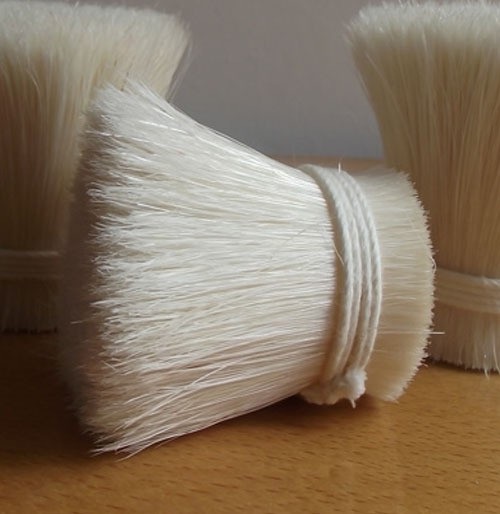 Doanh nghiệp xin nhập "lông heo", hải quan lúng túng, chờ xin chỉ đạo - 1 Lông heo (lông lợn) được sấy khô để làm chổi sơn (ảnh minh hoạ)