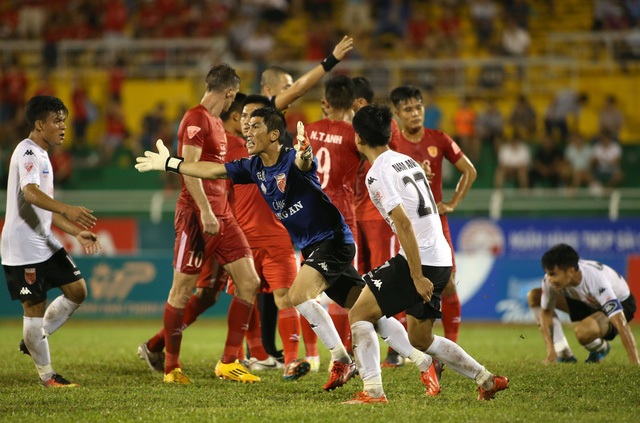 Hàng loạt án kỷ luật nặng dành cho CLB Long An - 1 Hàng loạt án kỷ luật nặng dành cho CLB Long An - 1