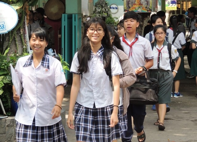 Điểm chuẩn vào lớp 10 ở TPHCM: Có trường giảm “sốc” gần 13 điểm - 2 Tại TPHCM, điểm chuẩn lớp 10 nhiều trường top trên, top giữa điểm chuẩn hạ nhưng các trường top dưới lại nhích lên