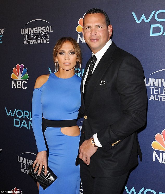 Con riêng của Alex Rodriguez tự hào vì cha hò hẹn với Jennifer Lopez - 1
Jennifer Lopez và bạn trai hiện tại Alex Rodriguez
