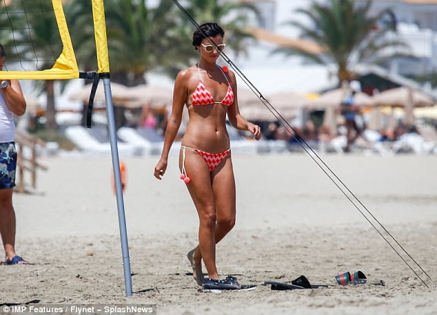 Người đẹp Anh khoe ba vòng quyến rũ - 6
Cô còn làm mẫu cho nhiều bộ sưu tập áo tắm bán chạy