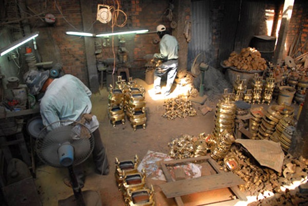Làng đúc lư đồng hiếm hoi tại Sài Gòn rộn ràng ngày cận Tết - 1 Làng đúc lư đồng hiếm hoi tại Sài Gòn rộn ràng ngày cận Tết - 1
