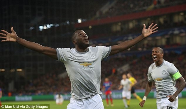 Lukaku vượt qua huyền thoại Bobby Charlton, lập kỷ lục mới tại MU - 1 Lukaku lập cú đúp giúp M.U thắng đậm CSKA Moscow tại Champions League