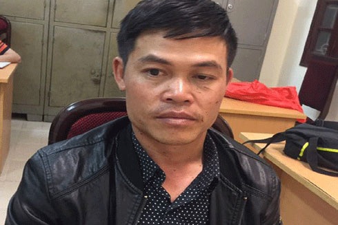 Khởi tố kẻ hiếp dâm bị nạn nhân cắn đứt lưỡi - 1 Đối tượng Chu Thế Quang bị CAQ Cầu Giấy bắt khẩn cấp khi chuẩn bị trốn vào miền Nam