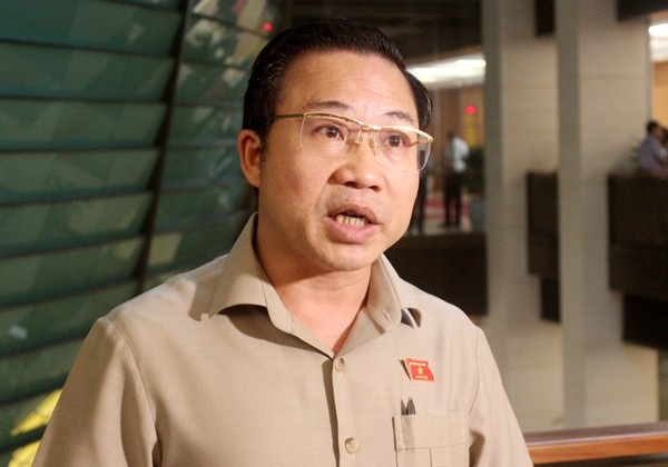 Chặn xe dâu đòi nợ: "Dấu hiệu của hành vi cưỡng đoạt tài sản" - 1
Đại biểu Quốc hội Lưu Bình Nhưỡng cho rằng chặn xe đòi nợ là có dấu hiệu của hành vi cưỡng đoạt tài sản.