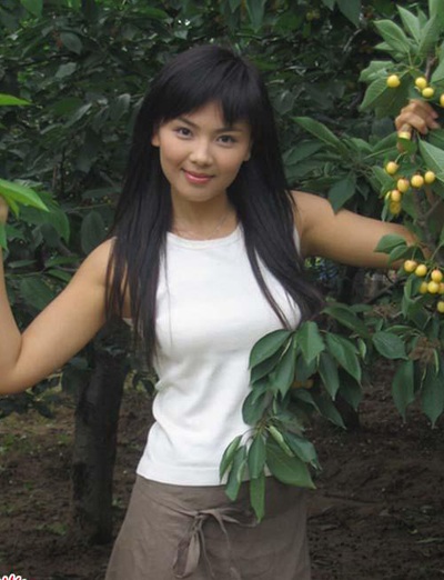Ngưỡng mộ nhan sắc rạng ngời của nàng "A Châu" Lưu Đào khi bước vào tuổi 40 - 1
Lưu Đào sinh năm 1978 và bước chân vào làng giải trí khi mới tốt nghiệp đại học. Sở hữu dáng vóc nhỏ nhắn, gương mặt đẹp không góc chết, Lưu Đào nhanh chóng ghi điểm với người hâm mộ. Cô bước chân vào làng giải trí từ năm 2000 và đã có gần 20 năm kinh nghiệm diễn xuất.