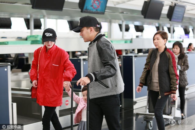 Lưu Khải Uy - Dương Mịch xuất hiện cùng nhau sau scandal ngoại tình - 2 Lưu Khải Uy - Dương Mịch xuất hiện cùng nhau sau scandal ngoại tình - 2