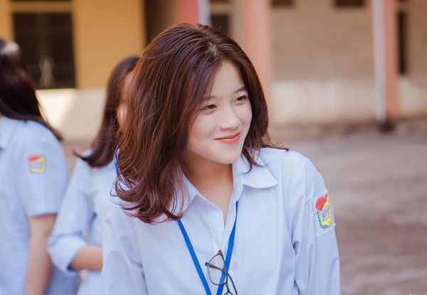 Nữ sinh 10x trường chuyên khó xử vì quá giống “hot girl hạnh kiểm xấu” - 1 Khánh Ly có gương mặt xinh xắn, ăn ảnh.