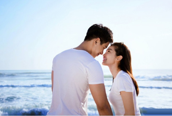 
Mối quan giữa Lý Băng Băng và phi công trẻ kém cô 15 tuổi từng khiến fan bất ngờ và hoài nghi. Nhưng chứng kiến những hình ảnh hạnh phúc của Lý Băng Băng cùng Hứa Văn Nam, fan hi vọng sau biến cố cuộc đời và những cuộc tình ngắn ngủi, người đẹp họ Lý sẽ tìm được hạnh phúc đích thực. 
