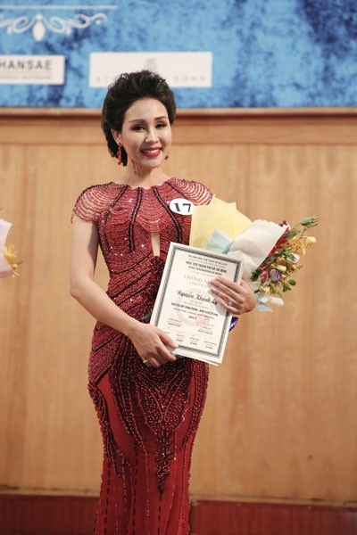 Quan điểm của Khánh Ly dường như trái ngược với câu chuyện ầm ĩ “chỉ cần cầm mic lên là đã thành ca sĩ” của Chi Pu trong thời gian qua...