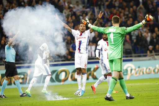 Lyon ngược dòng khó tin nhờ 2 bàn thắng liên tiếp ở thời điểm cuối trận