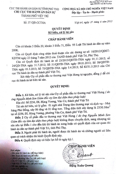 Vụ thi hành án “chấn động” TP Việt Trì: Chấp hành viên đã bất chấp pháp luật thế nào? - 2
Quyết định kê biên, xử lý tài sản do chấp hành viên Đặng Xuân Quang ký.