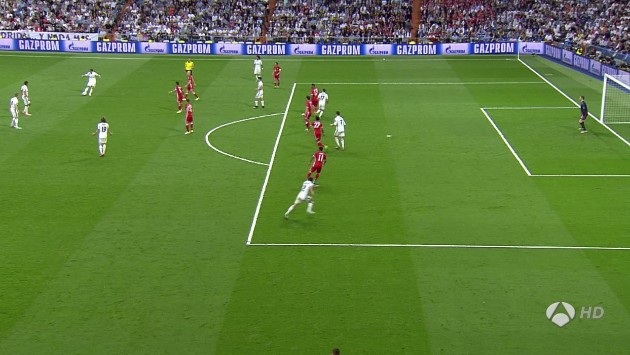 Real Madrid 4-2 Bayern Munich: Cú hattrick của C.Ronaldo - 8
Tranh cãi đã nổ ra ở phút 105, khi C.Ronaldo gỡ hòa 2-2 cho Real Madrid ở tư thế việt vị