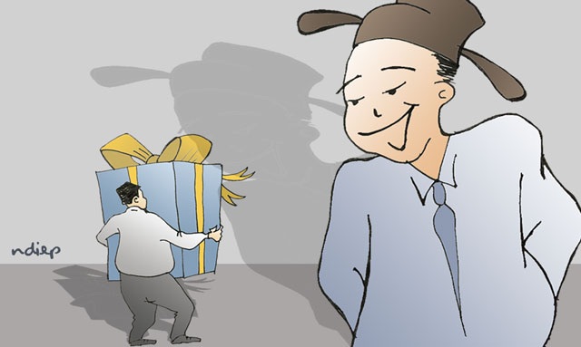 Quà "tình nghĩa" hàng tỷ đồng và đường phố luôn tắc nghẹt trước đêm 30 tết - 1 Quà "tình nghĩa" hàng tỷ đồng và đường phố luôn tắc nghẹt trước đêm 30 tết - 1