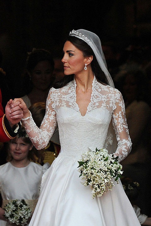 Những bộ váy siêu đắt của "sao" - 12
Công nương Anh Kate Middleton diện váy trị giá 400 nghìn USD trong ngày cưới