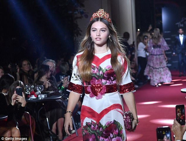 "Cô nhóc xinh nhất thế giới" thay đổi thế nào ở tuổi 16? - 2
Thylane Blondeau được coi là cô bé xinh nhất thế giới khi mới 6 tuổi. Cô là con gái cầu thủ bóng đá Patrick Blondeau và diễn viên Veronika Loubry