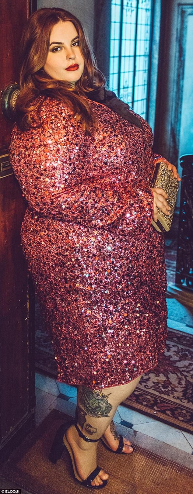 
Các mẫu váy áo này có giá từ 225 USD trở lên
