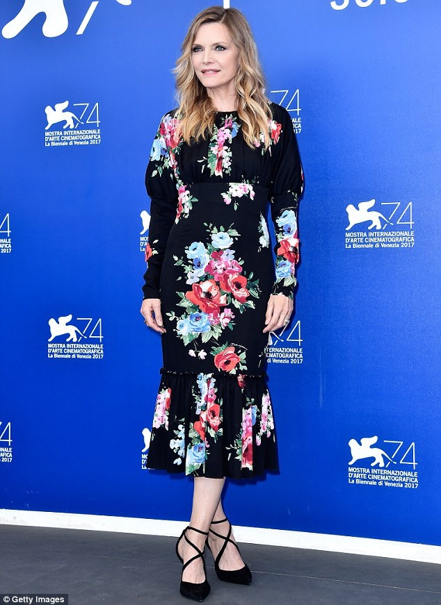 Michelle Pfeiffer trẻ đẹp ở tuổi 59 - 7
Michelle Pfeiffer chia sẻ, ngày trẻ cô không quá quan tâm tới việc giữ gìn nhan sắc nhưng từ khi qua tuổi 40, cô đã nghĩ khác