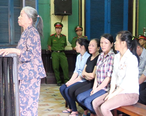 Kháng nghị tử hình 4 đàn em của “bà trùm” ma túy U80 - 1 Các bị cáo tại phiên tòa sơ thẩm