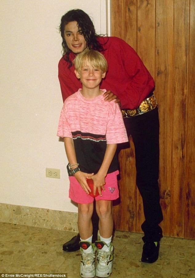 Sao phim Ở nhà một mình tái xuất khỏe khoắn - 6
Michael Jackson từng rất thân thiết với Macaulay Culkin khi còn sống, anh thậm chí mời bạn nhí làm cha đỡ đầu cho con gái của mình