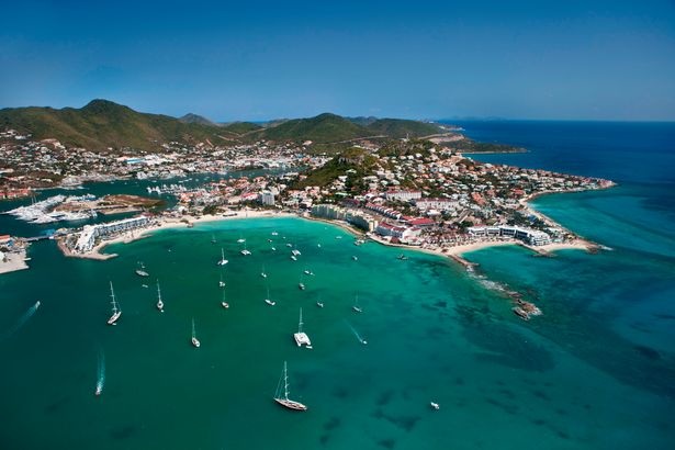 Du khách thiệt mạng vì bị máy bay thổi bay - 5 Đảo Saint Martin được chia ra giữa Pháp và Hà Lan