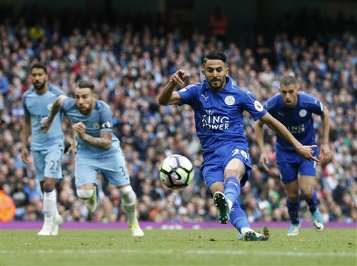 Quả phạt đền thảm họa của Mahrez trong trận gặp Man City