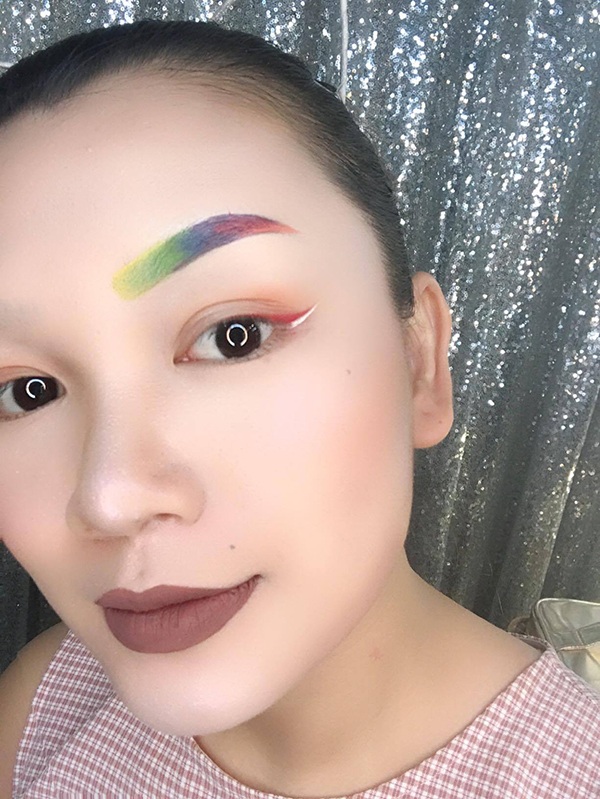 Cười thắt ruột với "101 kiểu lông mày" sáng tạo của chị em - 8 Lông mày LGBT