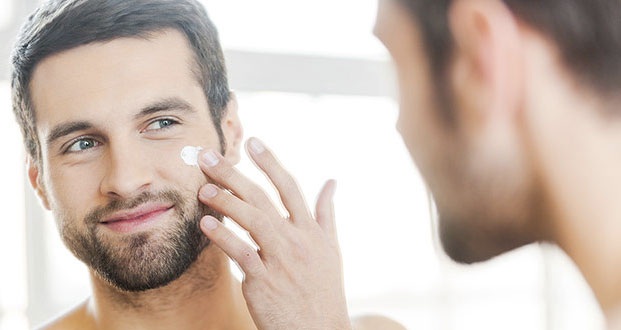 Cách đối phó với những bệnh da thường gặp ở nam giới - 1 Da là cơ quan lớn nhất và đóng vai trò là tuyến phòng ngự đầu tiên của cơ thể. Nó tiếp xúc với hóa chất, nhiễm trùng, vết cắt, vết trầy xước và ánh nắng mặt trời, dẫn đến những vấn đề về da phổ biến ở nam giới.