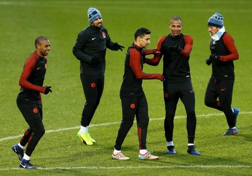 Man City thoải mái trong buổi tập cuối trước trận gặp Monaco - 12
Các cầu thủ Man City tập luyện khá thoải mái, họ vừa tập vừa trêu đùa nhau