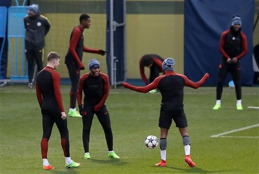 Man City thoải mái trong buổi tập cuối trước trận gặp Monaco - 14
Man City chỉ tập nhẹ trong buổi tập cuối